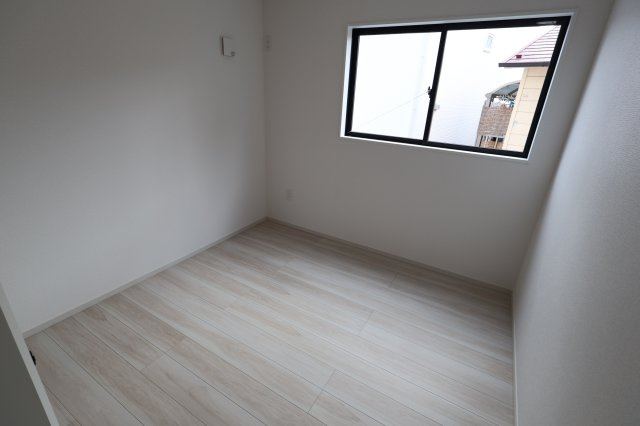 【洋室】 | 《仲介手数料無料》南区四谷１丁目1-10(全1戸)新築一戸建てLIGARE | 撮影日 2025年9月21日 10:30 晴れ