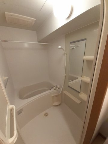 メゾンソレイユの浴室