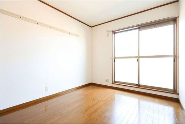 ウエストアップネオメゾンの居間・リビング