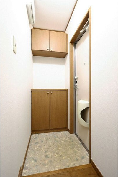 ウエストアップネオメゾンの玄関