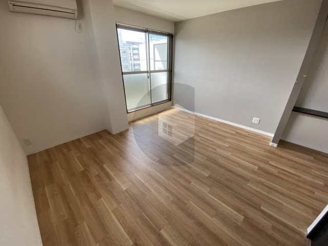 エヌエムトラントシスの寝室