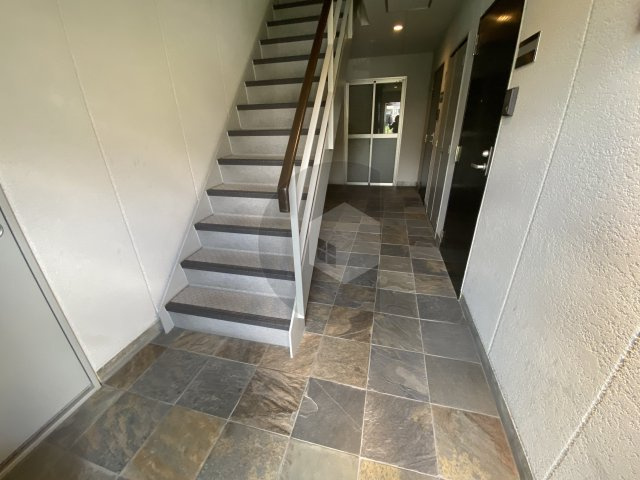 エヌエムトラントシスのロビー