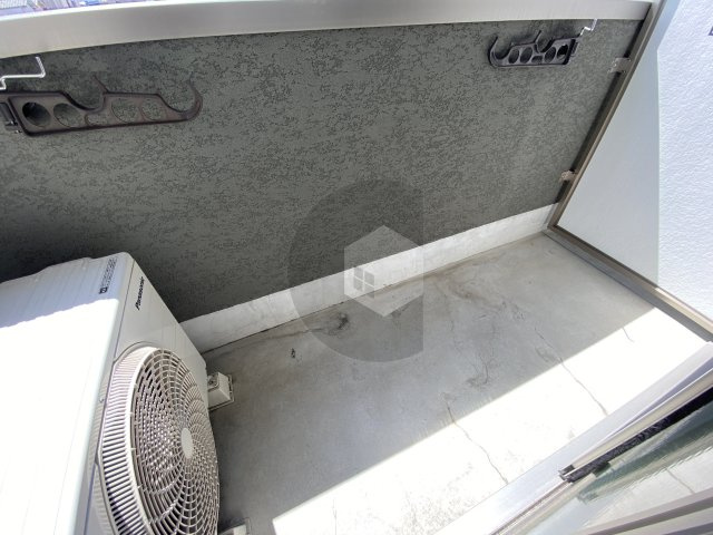 エヌエムトラントシスのバルコニー