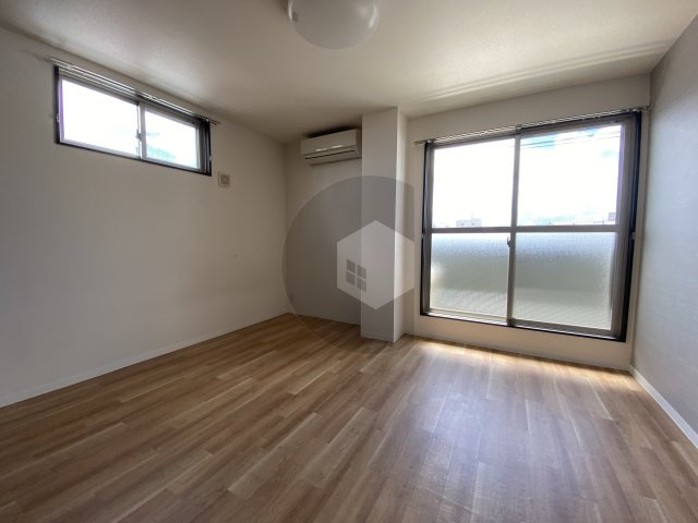 エヌエムトラントシスの居間・リビング