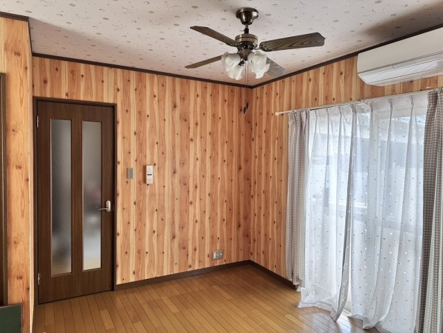 和泉市王子町戸建の居間・リビング