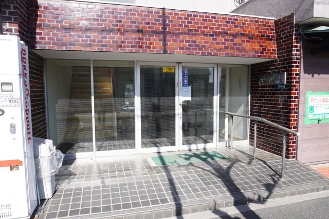 日東マンションサンシャイン谷塚のエントランス