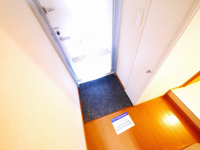 レオパレスめいの玄関|落ち着いた玄関です