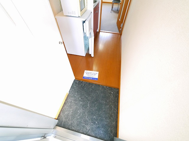 レオパレスめいの玄関|明るい玄関です