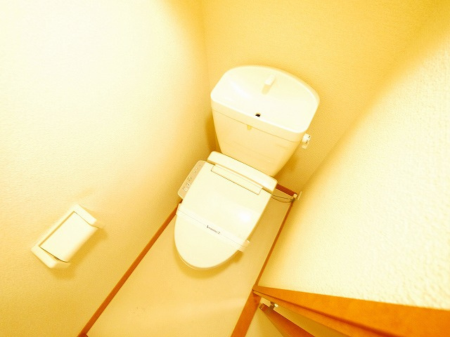 レオパレスめいのトイレ|清潔感のあるトイレです