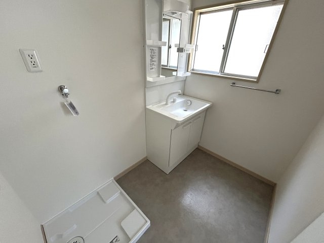真田アパートの独立洗面台