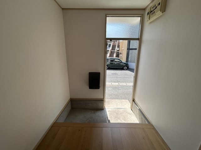 真田アパートの玄関