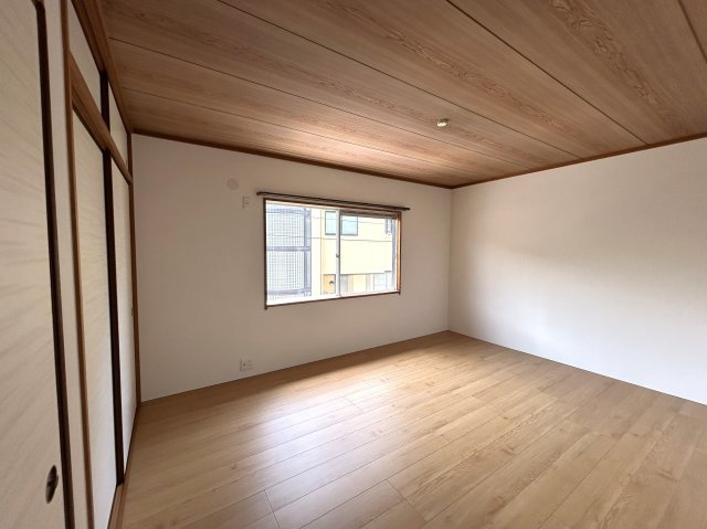 真田アパートの洋室