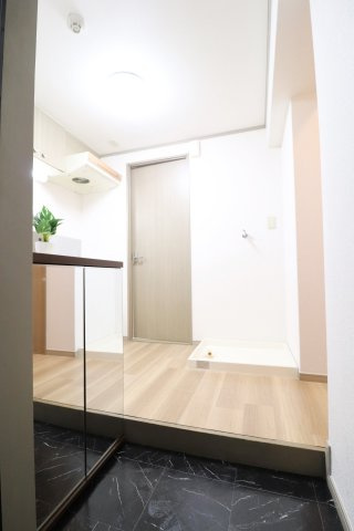 イーズ南春日丘の玄関