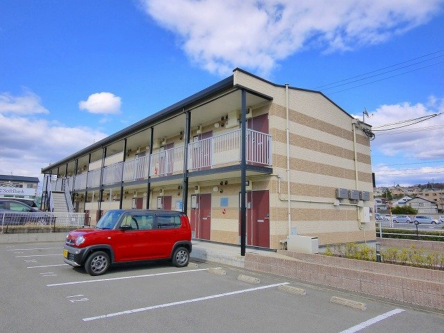 レオパレスアスカの外観|落ち着いた雰囲気の外観です