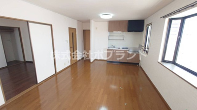 【居間・リビング】 | TwinHouse A | LDK12帖　隣6帖(当部屋は畳)