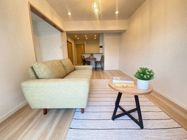 桂川ハイツ３号館の居間・リビング|リノベーション済みの綺麗なリビング空間です！