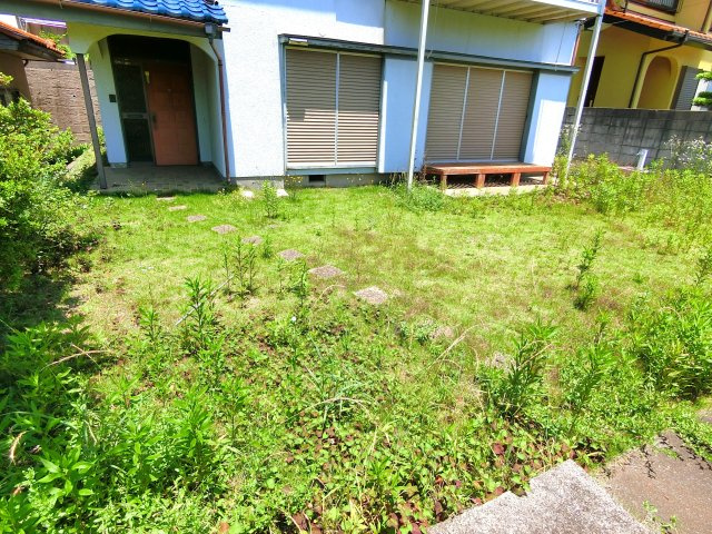 鶴ヶ里貸家A（ツルガサトカシヤ）の庭