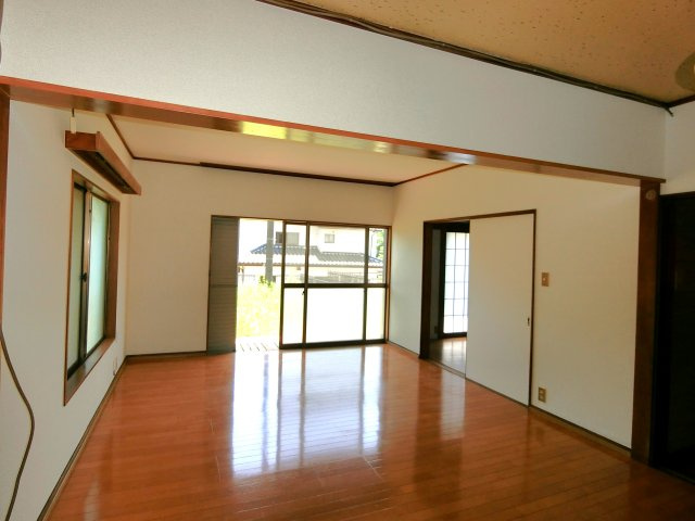 鶴ヶ里貸家A（ツルガサトカシヤ）の居間・リビング