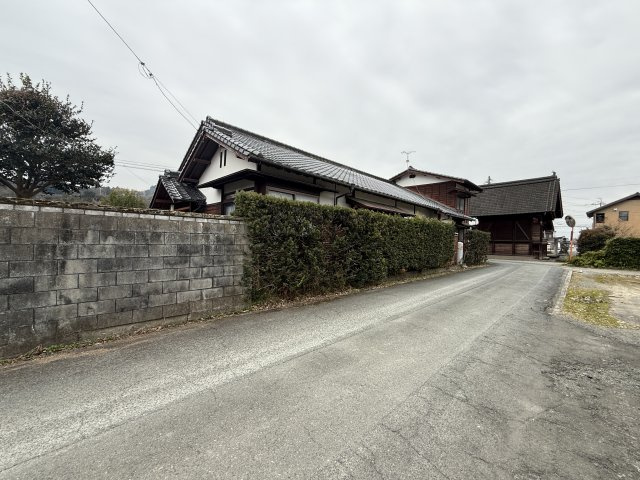 八女市立花町兼松中古住宅の駐車場
