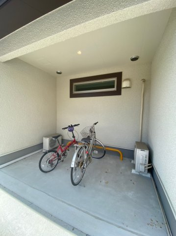 エターナル　レーヴの駐車場