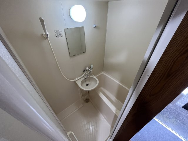 お風呂とトイレ分かれてます！