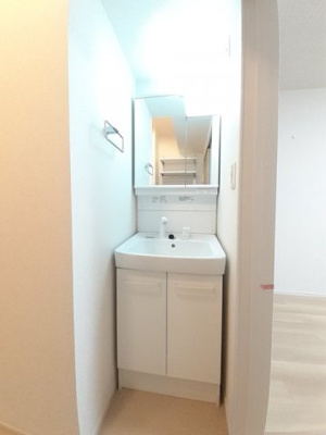 【洗面所】 | ラーゴム　Ａ | 広い洗面スペース