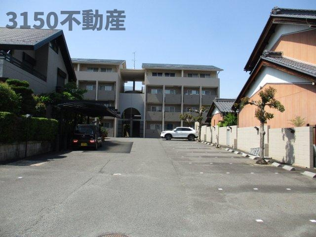 アクセス11の駐車場