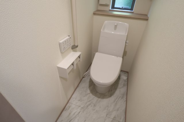 《仲介手数料無料》浦和区瀬ヶ崎１丁目33-3(全1戸)新築一戸建てハートフルタウンのトイレ|撮影日 2025年11月14日 14:15 晴れ