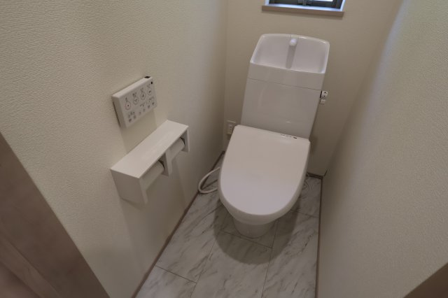 《仲介手数料無料》浦和区瀬ヶ崎１丁目33-3(全1戸)新築一戸建てハートフルタウンのトイレ|撮影日 2025年11月14日 14:15 晴れ