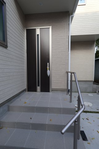 《仲介手数料無料》浦和区瀬ヶ崎１丁目33-3(全1戸)新築一戸建てハートフルタウンの玄関|撮影日 2025年11月14日 14:15 晴れ