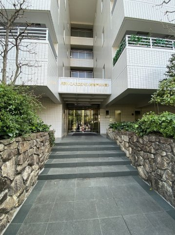 アパガーデンズ新宿戸山公園のエントランス