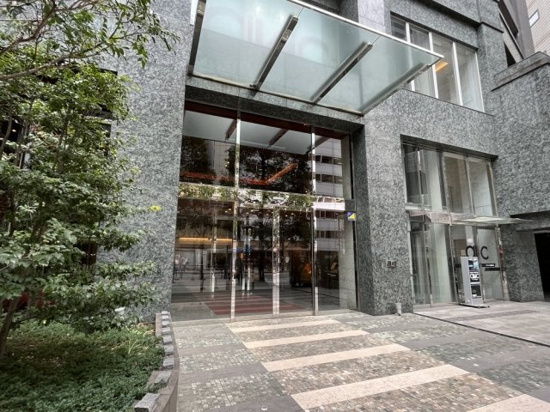 新宿区西新宿７丁目の賃貸マンションのエントランス
