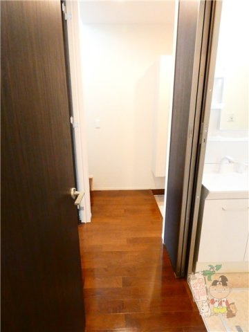 ロングマレ伊福町の玄関