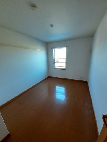 サンシャイン花房Ｂの内装|明るい色調の室内です