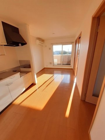 サンシャイン花房Ｂの居間・リビング|使いやすい居間です