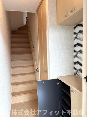 【玄関】 | グレイス スクエア新涯 　5　 A棟 | シューズボックス付き