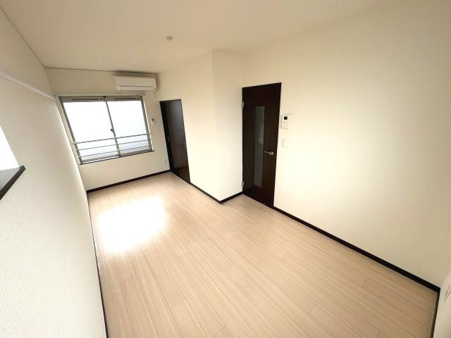 エスポワールの洋室|ゆったりした洋室です