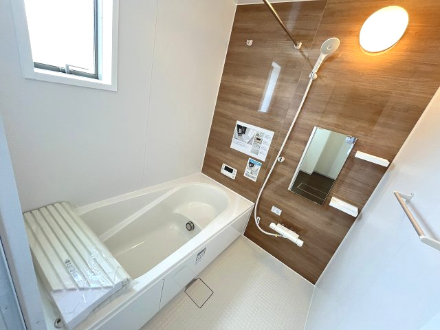 【浴室】 | 糟屋郡篠栗町和田3丁目2期　1号棟（全2棟）【仲介手数料無料・0円】 | 現地写真。浴室です。