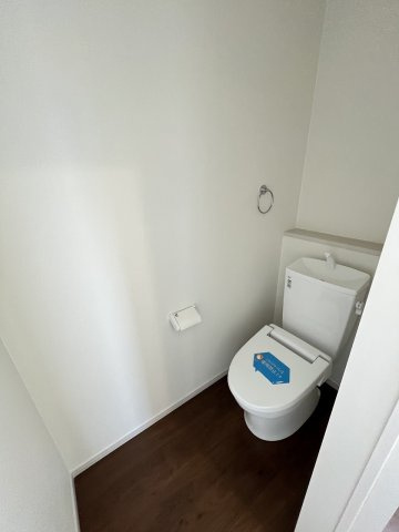 【トイレ】 | 糟屋郡篠栗町和田3丁目2期　1号棟（全2棟）【仲介手数料無料・0円】 | 現地写真。2階にもトイレです。