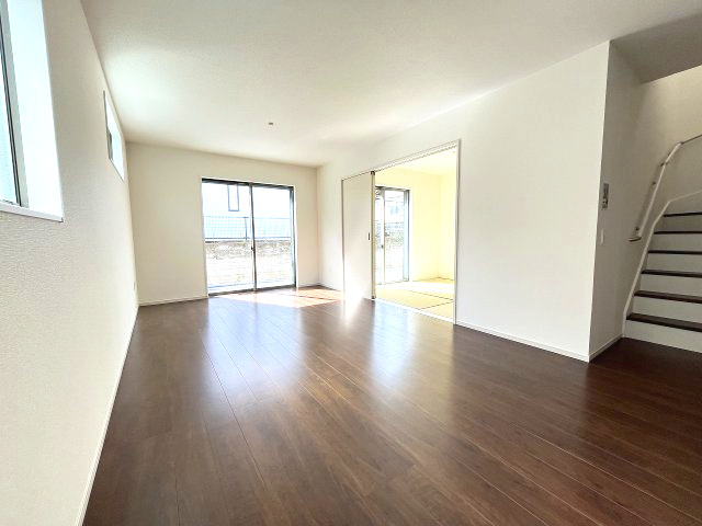 【居間・リビング】 | 糟屋郡篠栗町和田3丁目2期　1号棟（全2棟）【仲介手数料無料・0円】 | 現地写真。