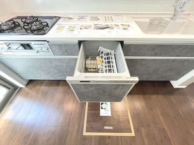 【キッチン】 | 糟屋郡篠栗町和田3丁目2期　1号棟（全2棟）【仲介手数料無料・0円】 | 現地写真。食洗器が付いてます。