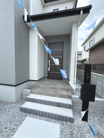 【玄関】 | 糟屋郡篠栗町和田3丁目2期　2号棟（全2棟）【仲介手数料無料・0円】 | 現地写真。