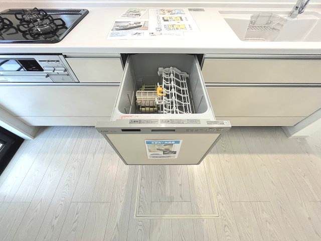 【キッチン】 | 糟屋郡篠栗町和田3丁目2期　2号棟（全2棟）【仲介手数料無料・0円】 | 現地写真。食洗器が付いてます。