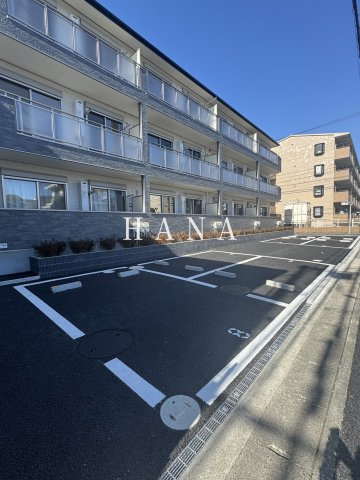 ラ・セレンテの駐車場