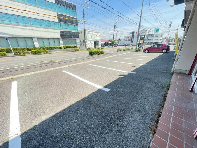 イタクラ店舗の駐車場