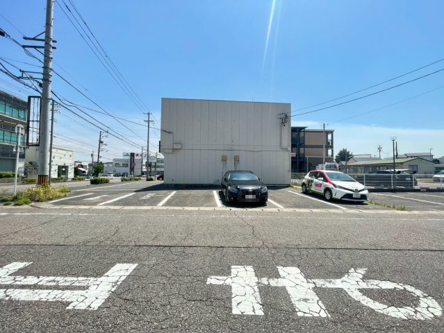 イタクラ店舗の駐車場