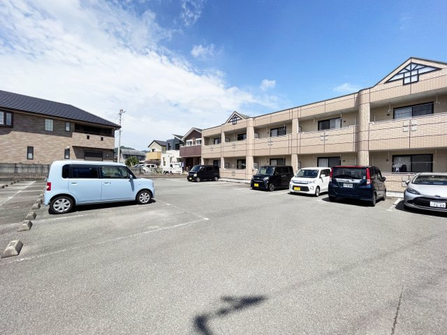 Comforce 橋本の駐車場