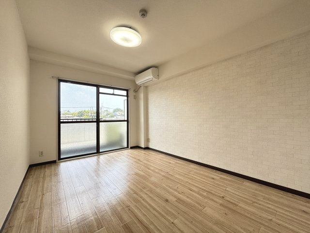 スクエアメゾン阪南の洋室
