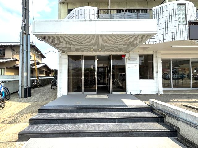 スクエアメゾン阪南のエントランス
