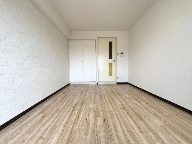 スクエアメゾン阪南の洋室